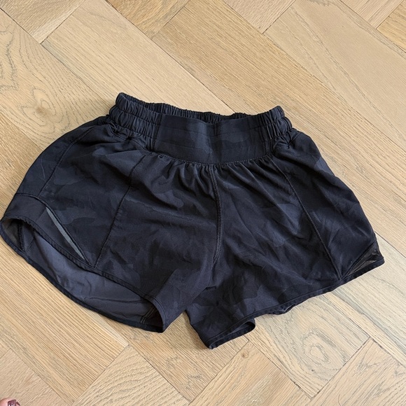 lululemon athletica Pants - lululemon athletica hotty hot Black camo Athletic Shorts size 2 4” length